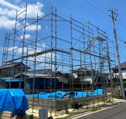 新築一戸建て　先行足場　施工事例