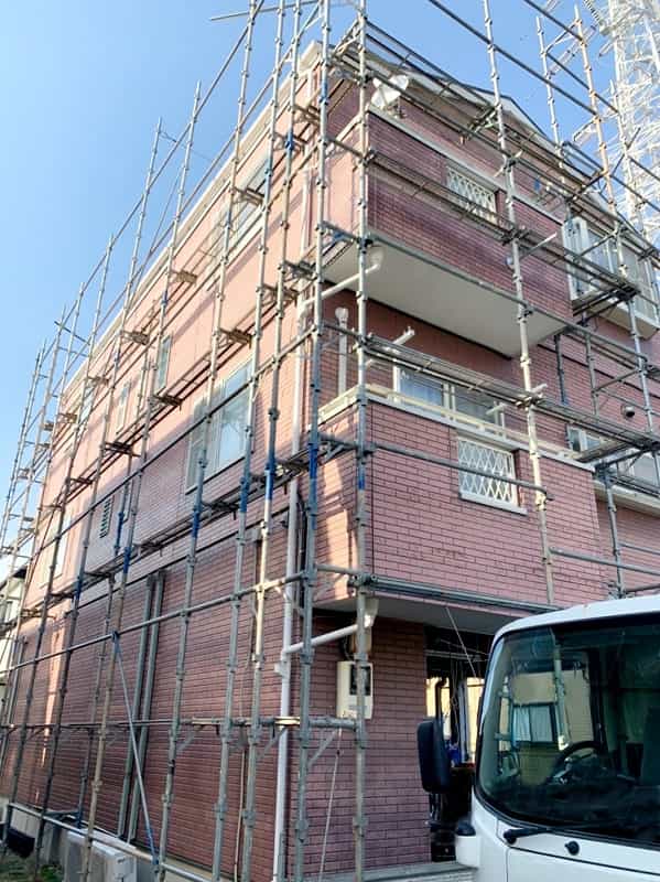 2022年5月 東京都の集合住宅 東京都の集合住宅に設置した仮設足場 幸和機材