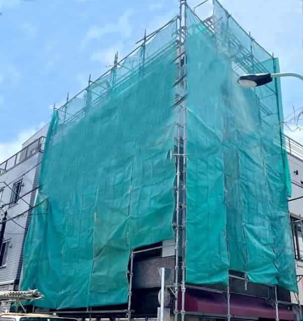 2022年6月_東京都店舗外壁修繕のための仮設足場_