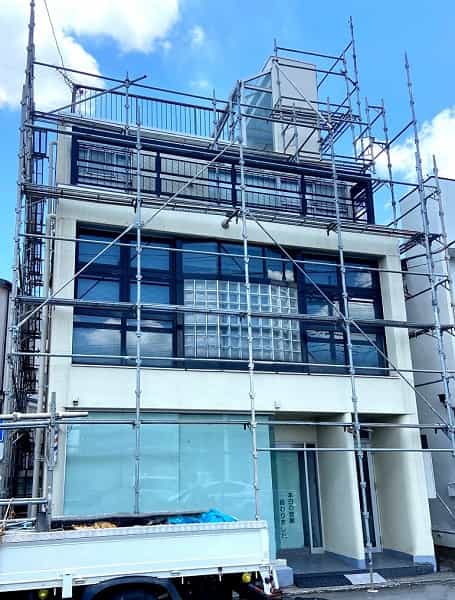 東京都内 店舗外壁 仮設足場 幸和機材有限会社